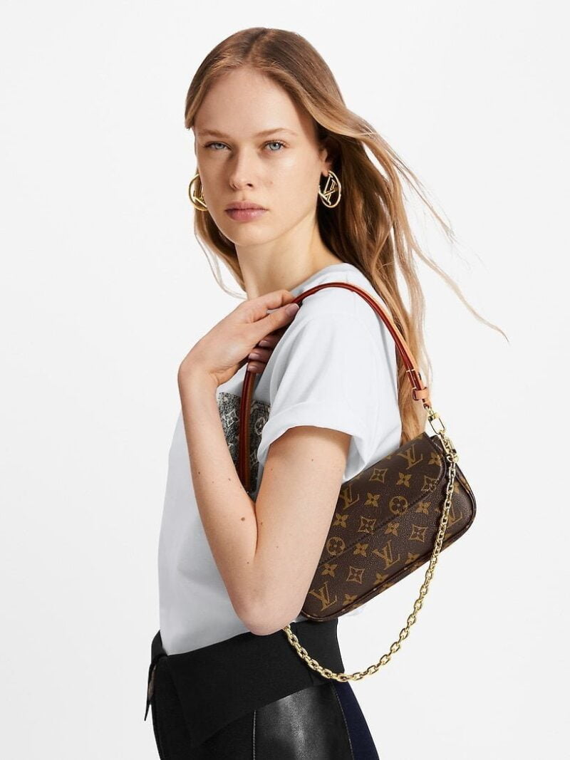 louis-vuitton-wallet-on-chain-ivy-monogram-small-leather-goods-m81911_pm1_worn-view